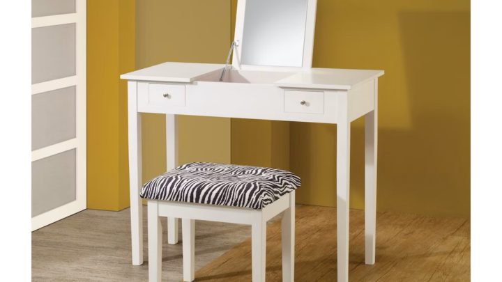 small bedroom table